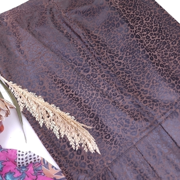 Doncaster Dark Leopard Leather Pleated Bottom Skirt Sz 8 - Picture 11 of 11